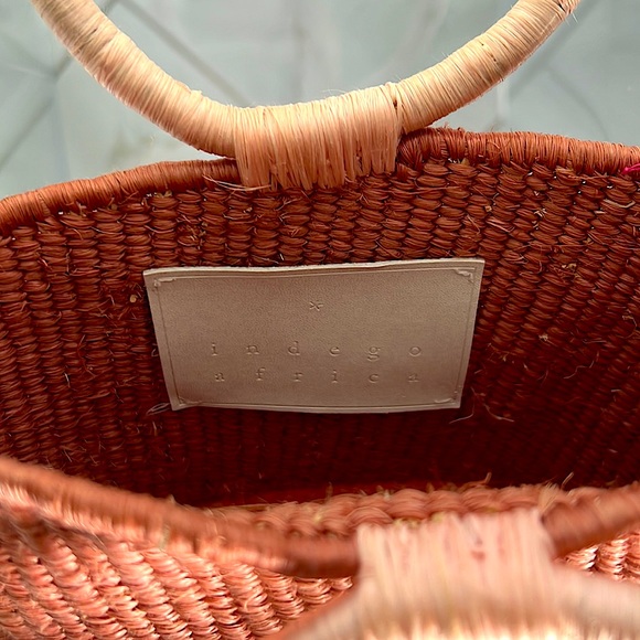 Indego Africa Junonia handwoven bucket bag - Picture 4 of 4